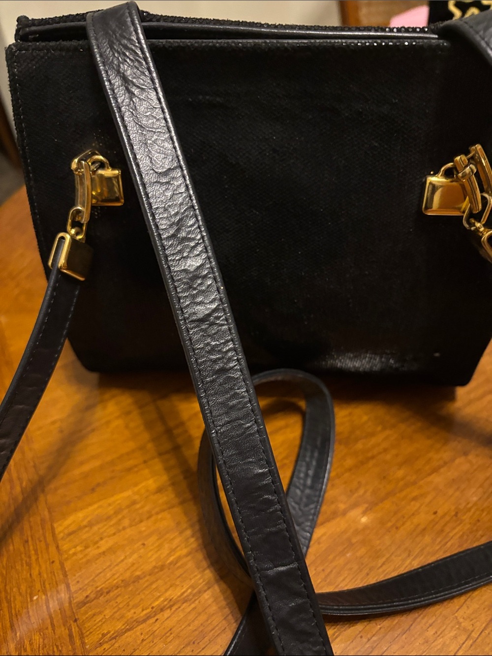 Classic Black Women’s Shoulder Bag - Unbranded